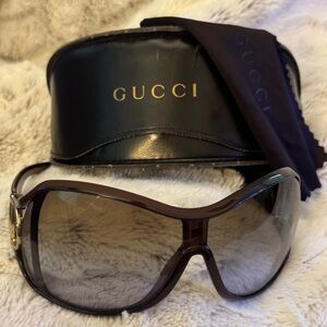 New Gucci Stunning Sunglasses with Case and Cleaning Cloth.